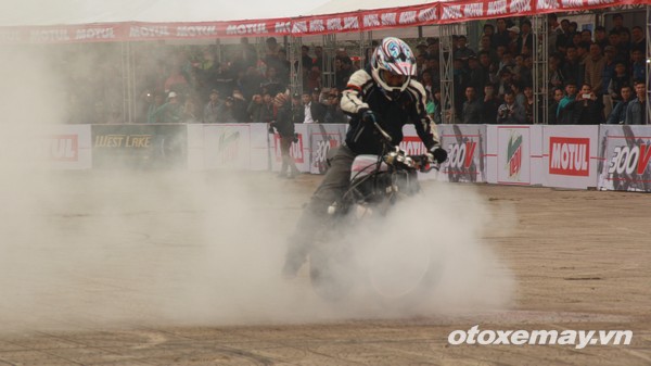 SVĐ Mỹ Đình “sôi sục” với những màn trình diễn tại Motul Stunt Fest 2016